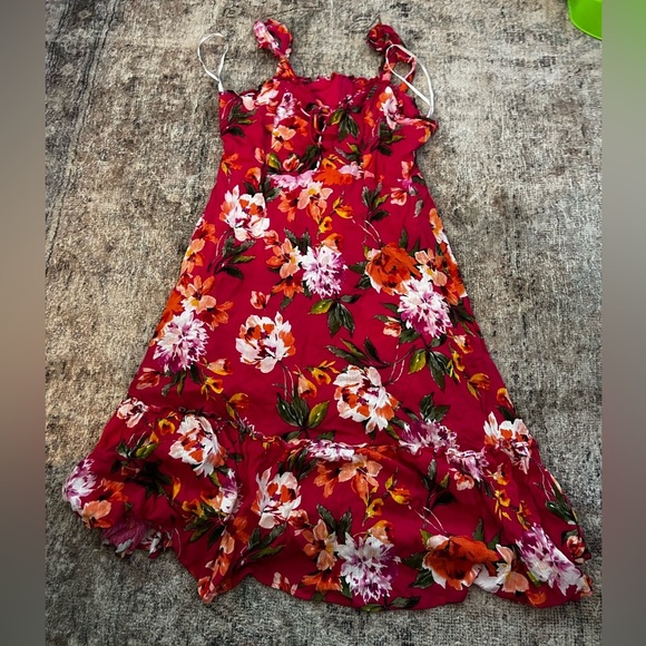 Lulu’s sleeveless summer dress - Picture 1 of 3